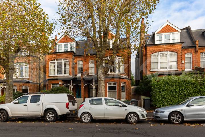 homely 2 bedroom property set within a beautiful period conversion Tetherdown , Muswell Hill 